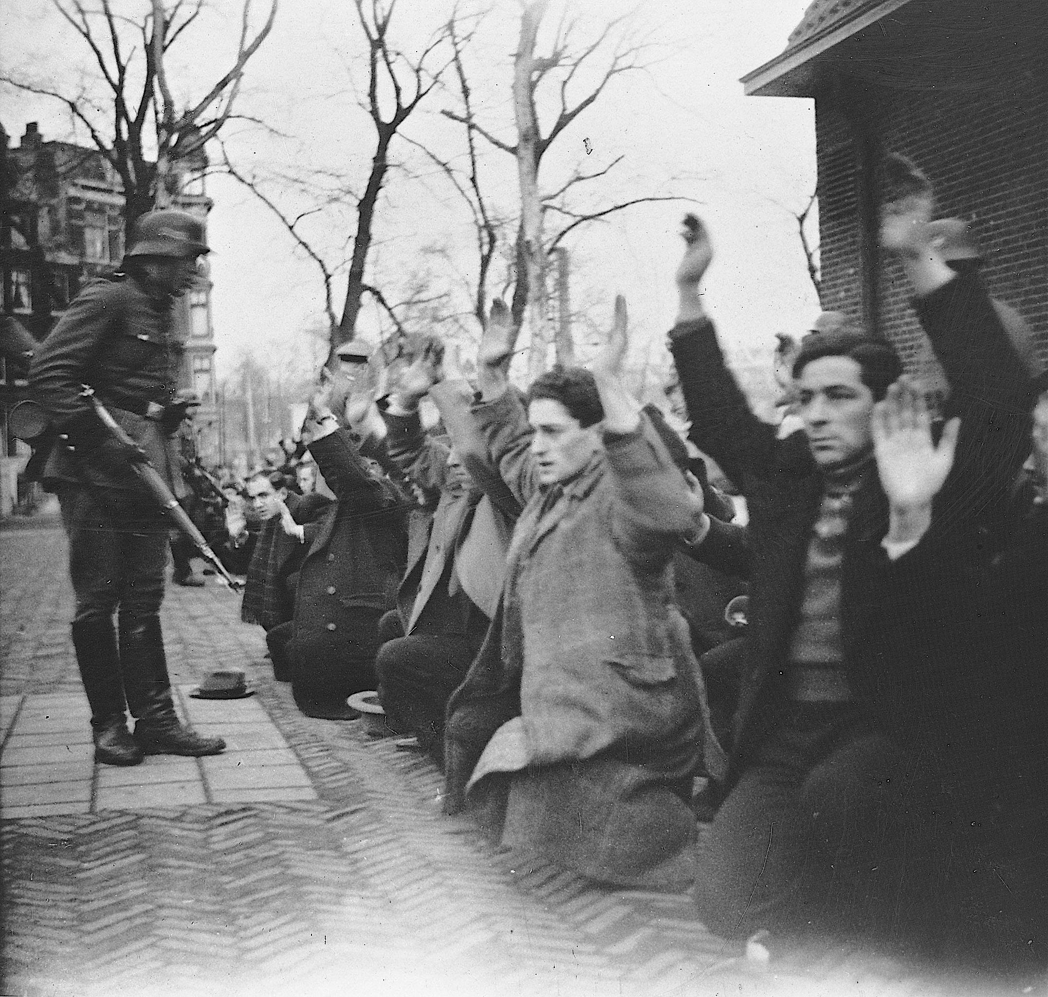 Razzia's_door_de_Duitsers_tijdens_de_2e_Wereldoorlog _Bestanddeelnr_901-4130